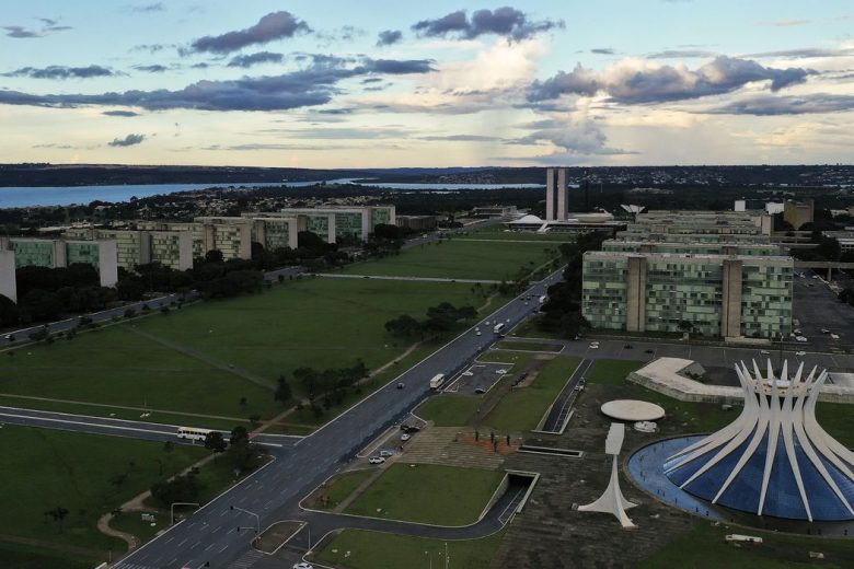 Servidores federais deverão retornar ao trabalho presencial em 6 de junho