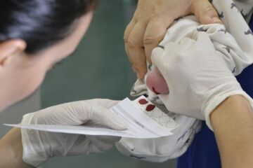 Campanha Junho Lilás alerta para importância do teste do pezinho