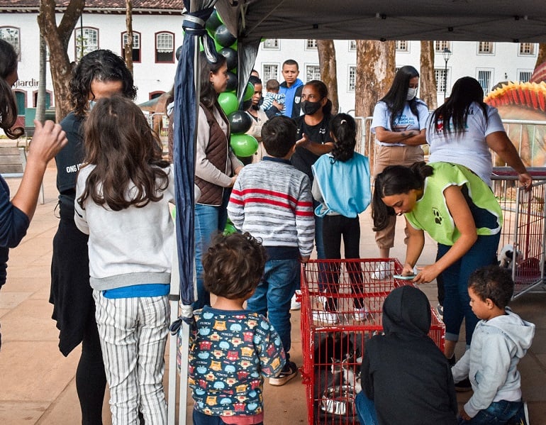 Evento de Adoção destina animais a novos lares em Mariana