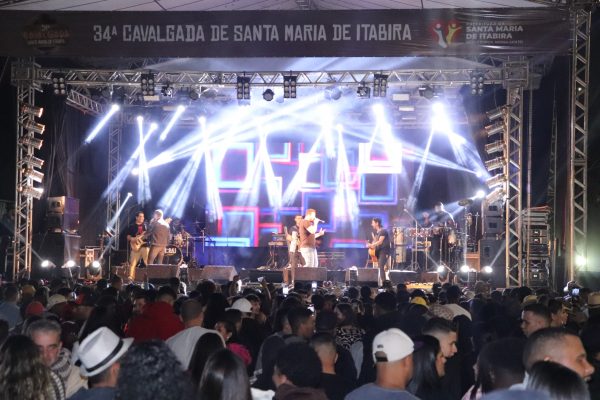 GALERIA DE FOTOS: sertanejos contagiam o público na 34ª Cavalgada de Santa Maria