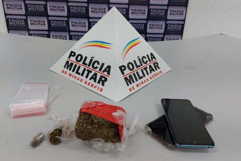 Dupla é presa com barra e porções de maconha no Gabiroba