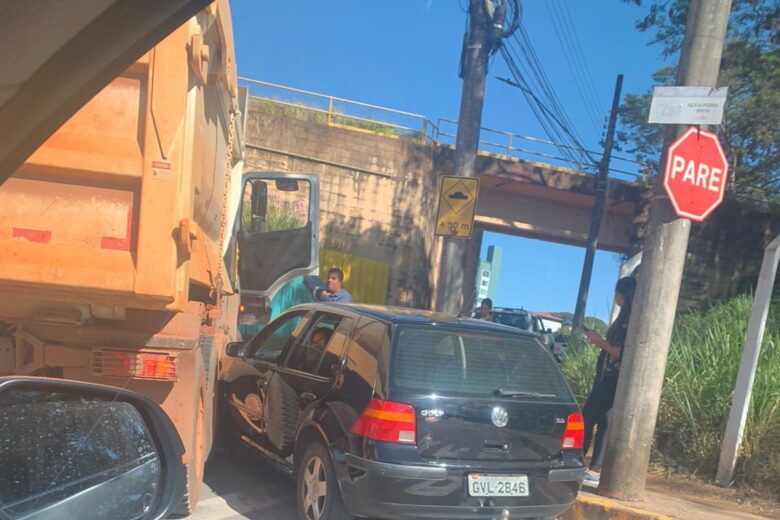 Acidente deixa trânsito congestionado na região do São Bento