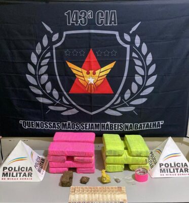 tatico-movel-apreende-corolla-blindado-com-14-barras-de-maconha