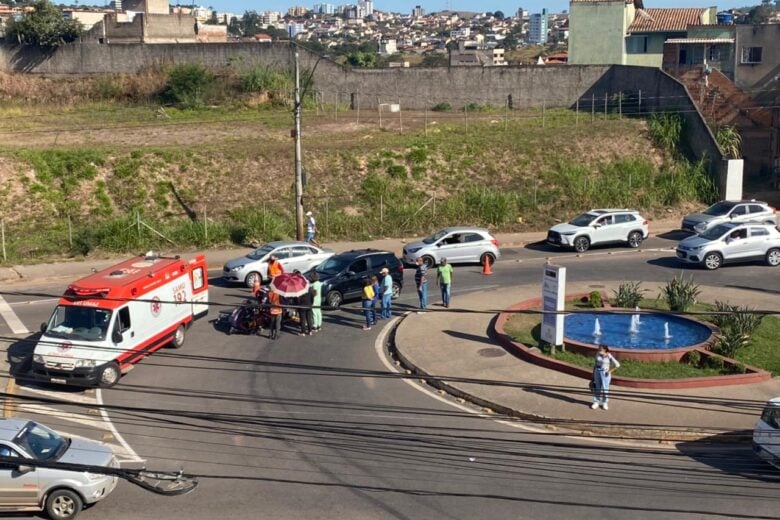 Mulher fica ferida em acidente na avenida Mauro Ribeiro