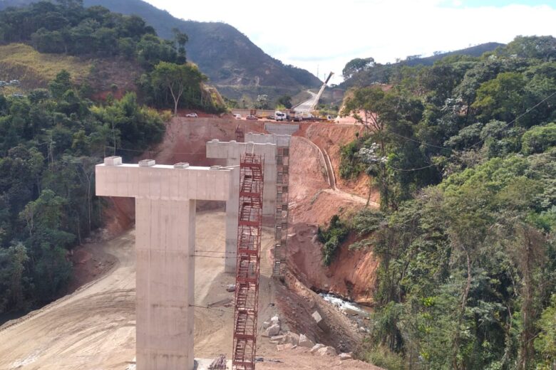 BR-381: DNIT instala vigas na ponte sobre o Ribeirão Prainha