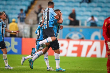 Grêmio volta a vencer, bate o Novorizontino e encosta no G4 da Série B