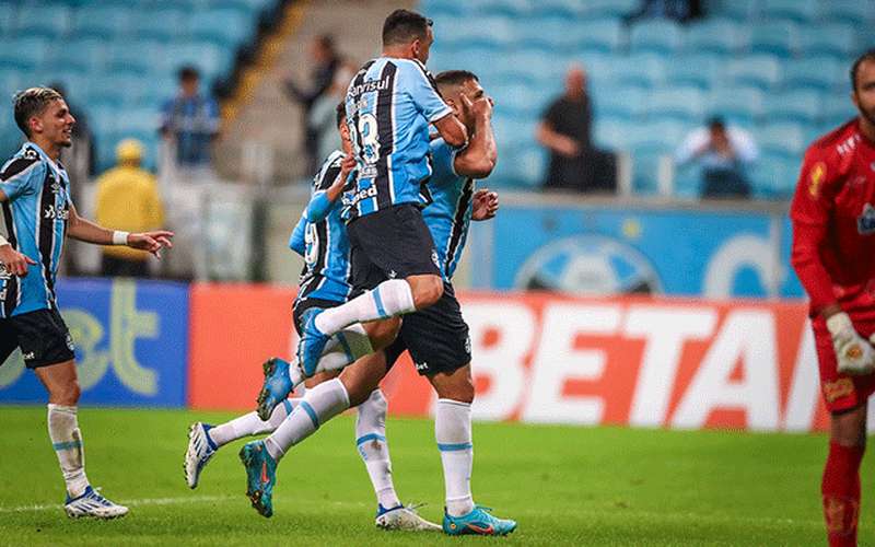 Grêmio volta a vencer, bate o Novorizontino e encosta no G4 da Série B
