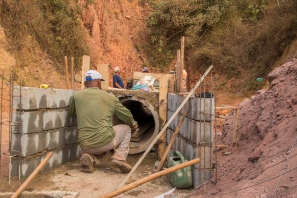 Prefeitura de Santa Bárbara executa projeto Drenagem Eficiente