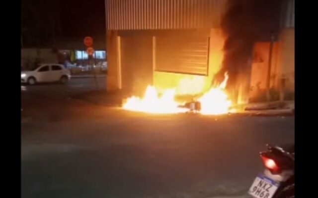 Acidente termina com moto carbonizada em Itabira