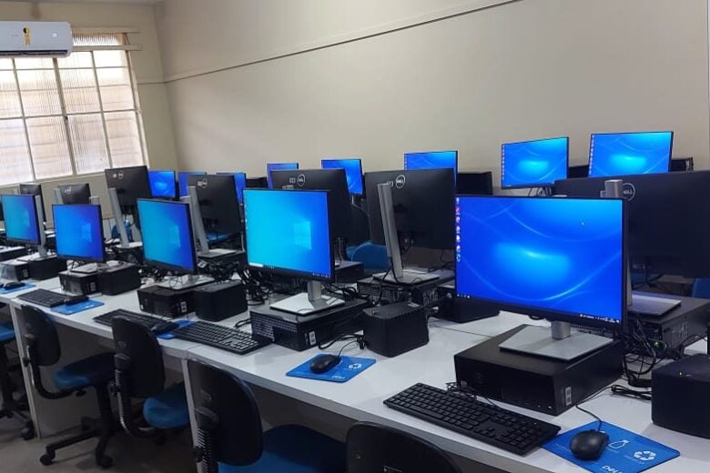 Prefeitura de Itabira promete equipar escolas municipais com computadores até o final de julho