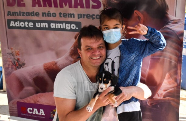 Sete cães ganham um novo lar após evento de adoção em Mariana