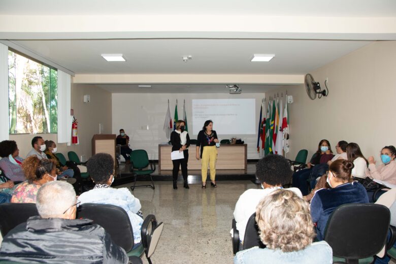 Fundação Crê-Ser promove encontro para capacitar profissionais