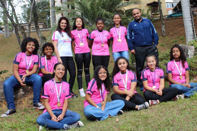 JEMG: alunas do futsal feminino da Escola Germin Loureiro se preparam para semifinais