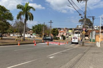 Atenção! Prefeitura revitaliza sinalização na avenida Carlos de Paula Andrade