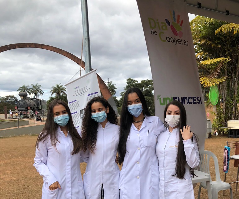Dia de Cooperar: ação cooperativista é sucesso de público na Praça do Areão