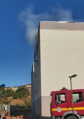 incendio-em-apartamento-mobiliza-bombeiros-no-aboboras