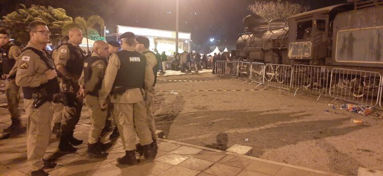 Homem é baleado durante show do Festival de Inverno na Praça do Areão