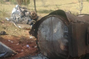 Casal morre após acidente com carreta na BR-381 em Nova Era
