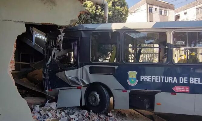 acidente com ônibus em BH