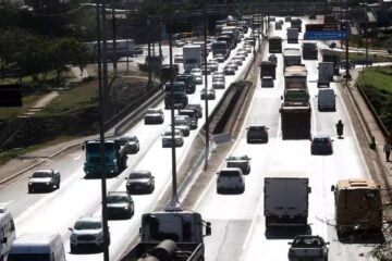 Pane em veículo pesado causa congestionamento no Anel Rodoviário nesta quinta-feira