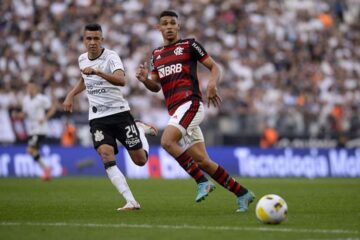 Corinthians vence Flamengo e encosta no líder do Brasileiro; veja o gol