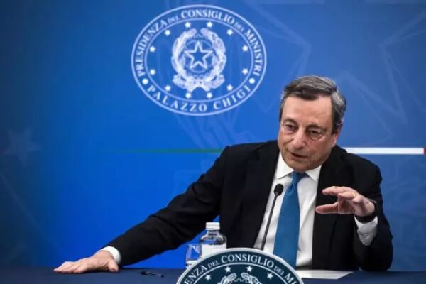 Primeiro-ministro da Itália, Mario Draghi renuncia ao cargo