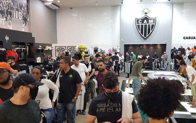 Coleção Adidas faz lojas do Galo lotarem: ‘Melhor dia do ano’, diz gerente