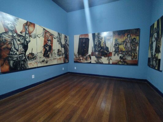 Casa de Drummond recebe a exposição "A Mesa", de Yara Tupinambá