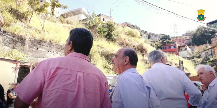 prefeito Fuad Noman visita obras que devem diminuir risco geológico