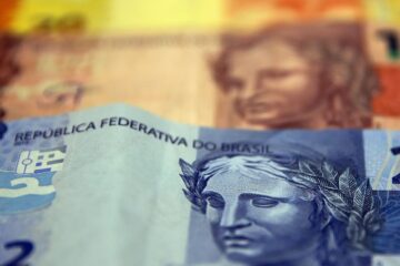Beneficiários com NIS final 8 recebem hoje Auxílio Brasil