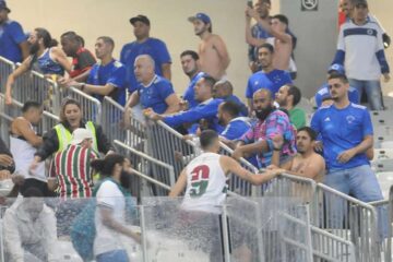 Vídeo: torcedores de Cruzeiro e Fluminense brigam no Mineirão