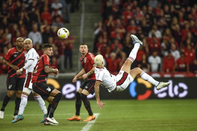 Copa do Brasil: Flamengo bate Athletico-PR com golaço de Pedro