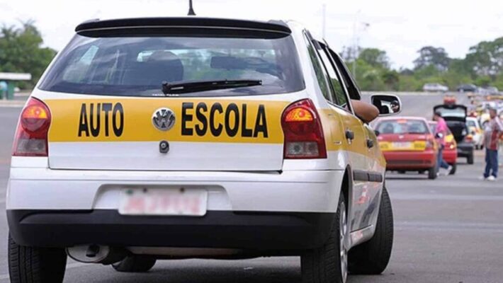 Governo pode derrubar obrigatoriedade autoescolas