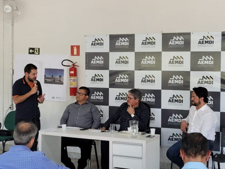 Prefeito de Santana do Paraíso se reúne com secretário estadual de Desenvolvimento Econômico