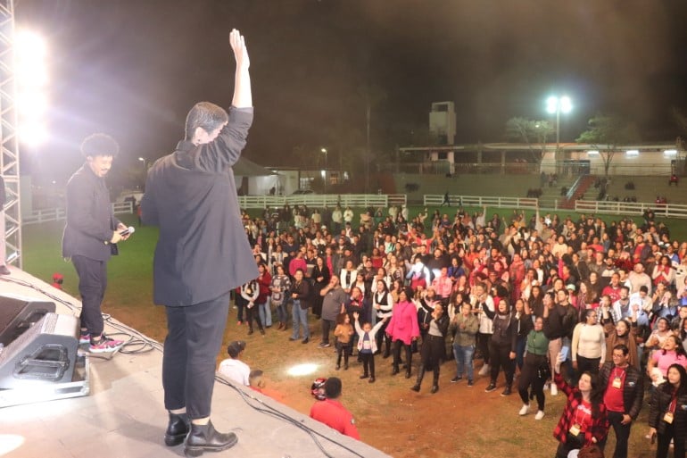 Banda “Preto no Branco” emociona público com hits gospel em abertura da Expoita