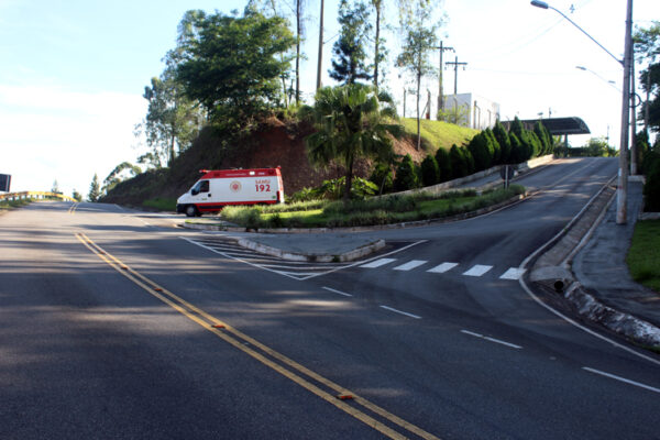 motociclista-e-socorrido-em-estado-grave-apos-acidente-no-clube-real