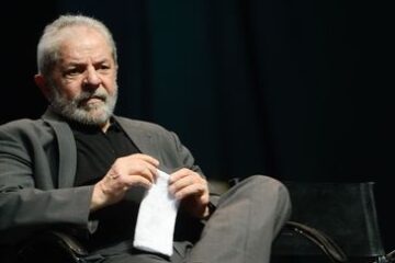 Lula é eleito presidente com 50,83% dos votos