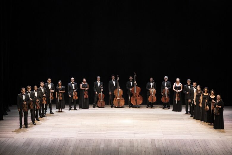 Orquestra Musicoop apresenta recital didático sobre os Beatles no Teatro da FCCDA