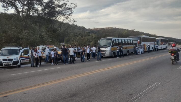 onibus-sao-apreendidos-por-transporte-irregular-de-torcedores