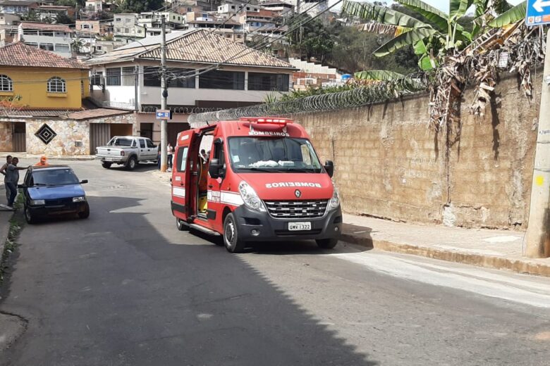 Adolescente fica ferido em colisão frontal no Bairro João XXIII