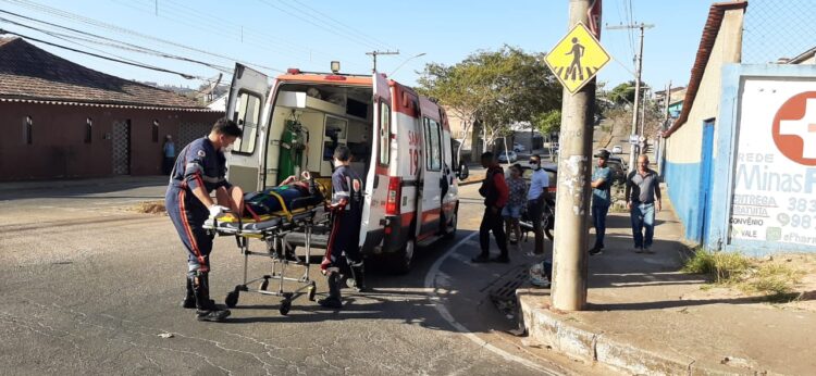 mulher-e-socorrida-apos-acidente-no-bairro-amazonas