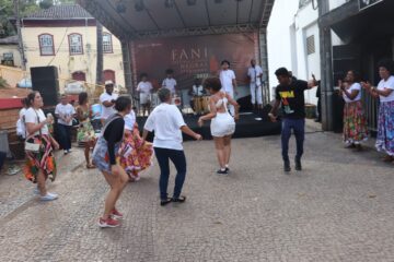 Com o intuito de dar voz à comunidade negra, Fani chega a mais um dia