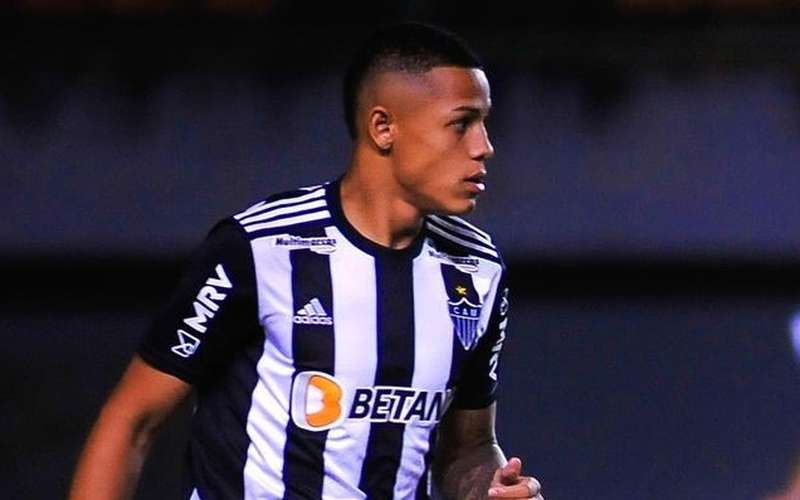 Santos renova contrato com artilheiro da base 