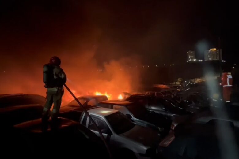 Incêndio em pátio do Detran em Belo Horizonte atinge cerca de 50 veículos