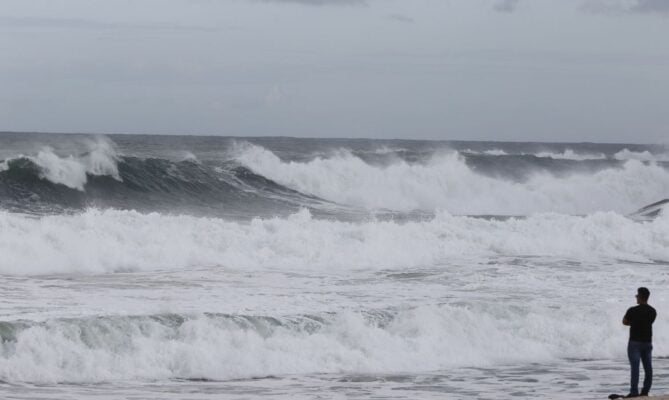 Chegada de ciclone extratropical causa ventos fortes e estragos no Rio de Janeiro