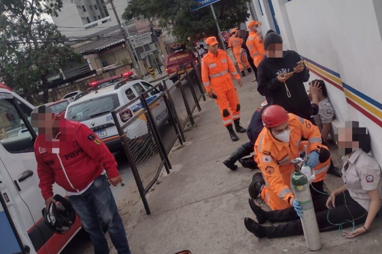 Gás lacrimogêneo atinge estudantes do Colégio Tiradentes em BH