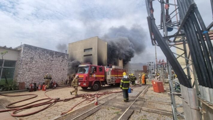 Bairros de BH ficam sem energia após incêndio em estação da Cemig