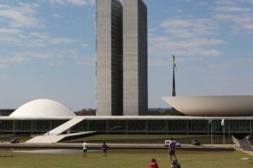 Promulgada lei que simplifica regras trabalhistas em novas calamidades