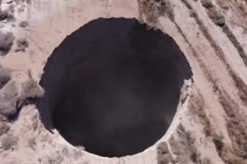 Buraco gigante aparece no deserto do Atacama e alerta autoridades, no Chile