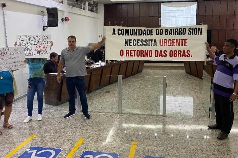 Mais de 50 anos: moradores do bairro Sion reclamam de nova paralisação das obras